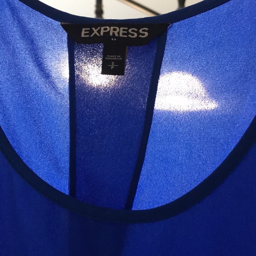 Women’s Express Split-Back Top - Picture 6 of 7